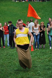 Võtab hingeldama: klassidevahelised teatevõistlused. Foto: Mari-Liis Kullamaa.