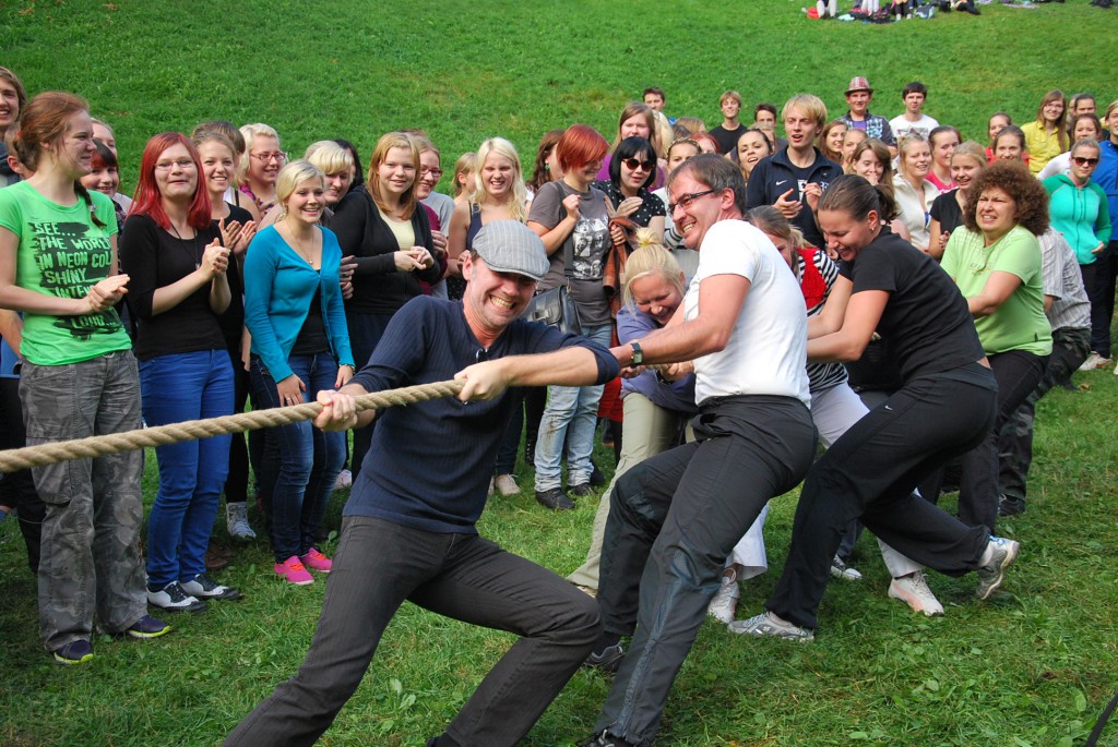 Sügispiknikul võisteldakse traditsiooniliselt köieveos. Foto: Mari-Liis Kullamaa.